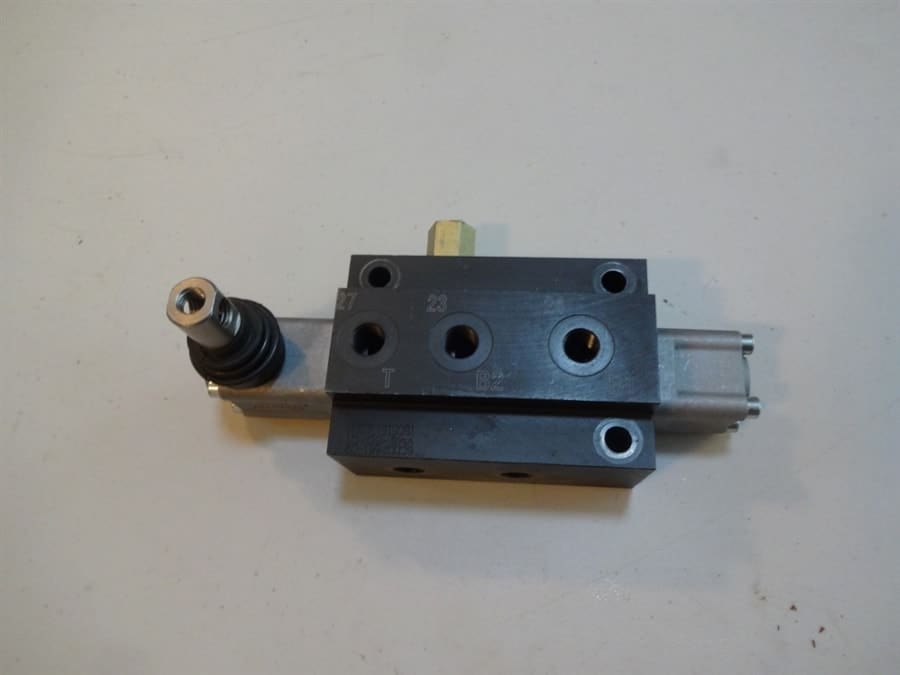 (Backhoe) 6Way Thumb Control Valve WoodMaxx